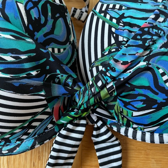 La Vie en Rose Bikini Top - Picture 3 of 6